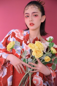 方志友热舞上衣不慎脱落